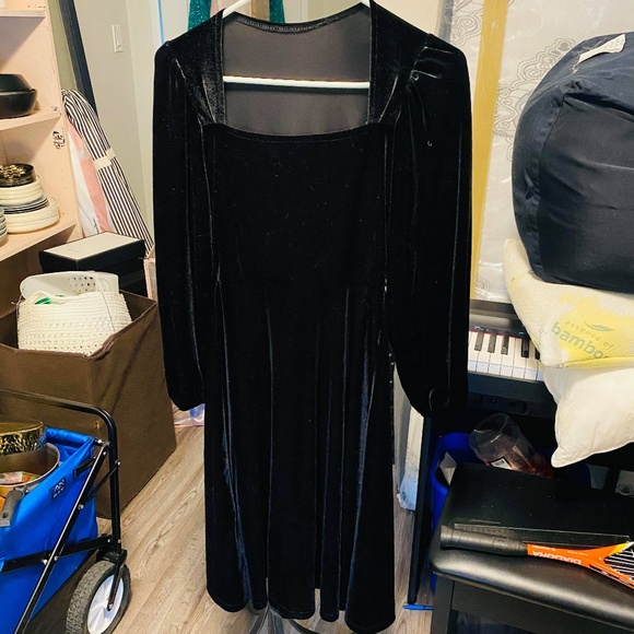 Black Velvet Dress - Picture 1 of 1